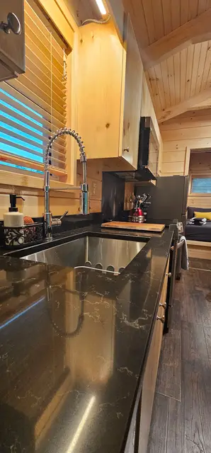 The Aviator, full kitchen, photo 1