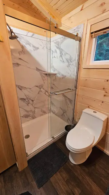 The Aviator, full bathroom, photo 1