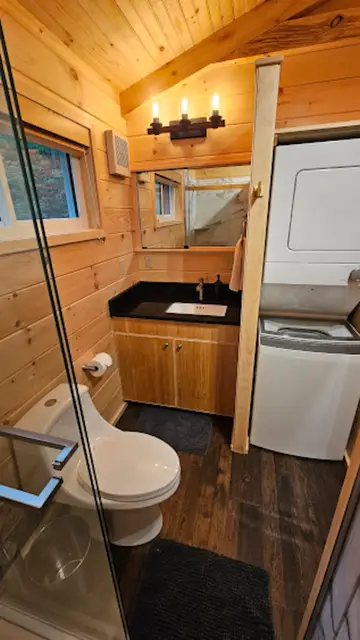 The Aviator, full bathroom, photo 2