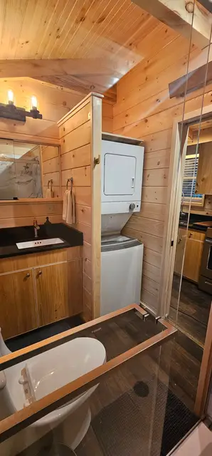 The Aviator, full bathroom, photo 3